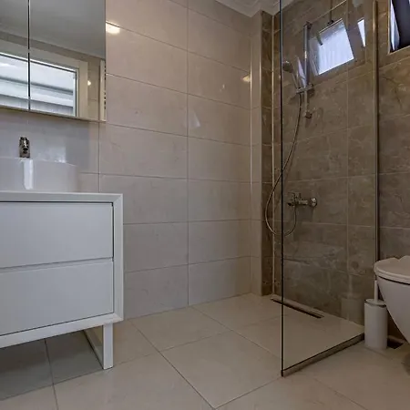 Villa Near By The Land Of Legends , Paradise *