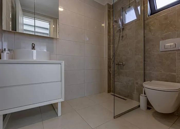 Villa Near By The Land Of Legends , Vılla Paradıse *
